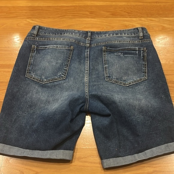 Time and tru women’s jean shorts size 16 . - Picture 3 of 12